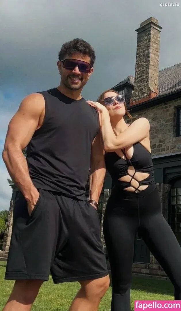 Elizabeth Gillies Onlyfans Photo Gallery 