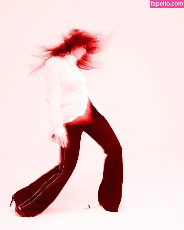 Elizabeth Gillies Onlyfans Photo Gallery 