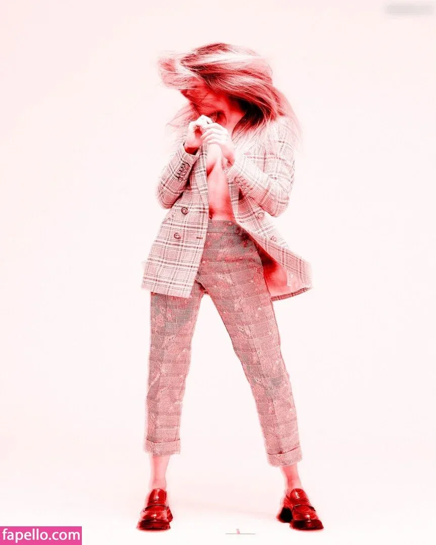 Elizabeth Gillies Onlyfans Photo Gallery 