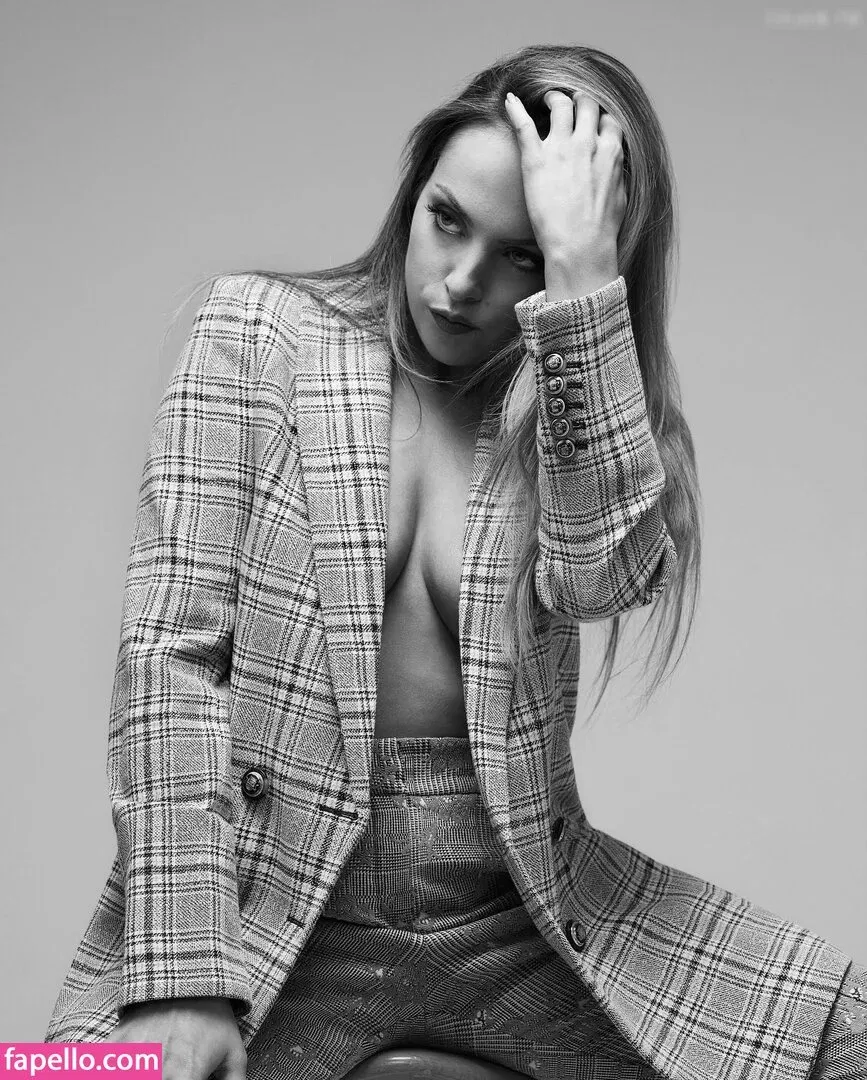 Elizabeth Gillies Onlyfans Photo Gallery 