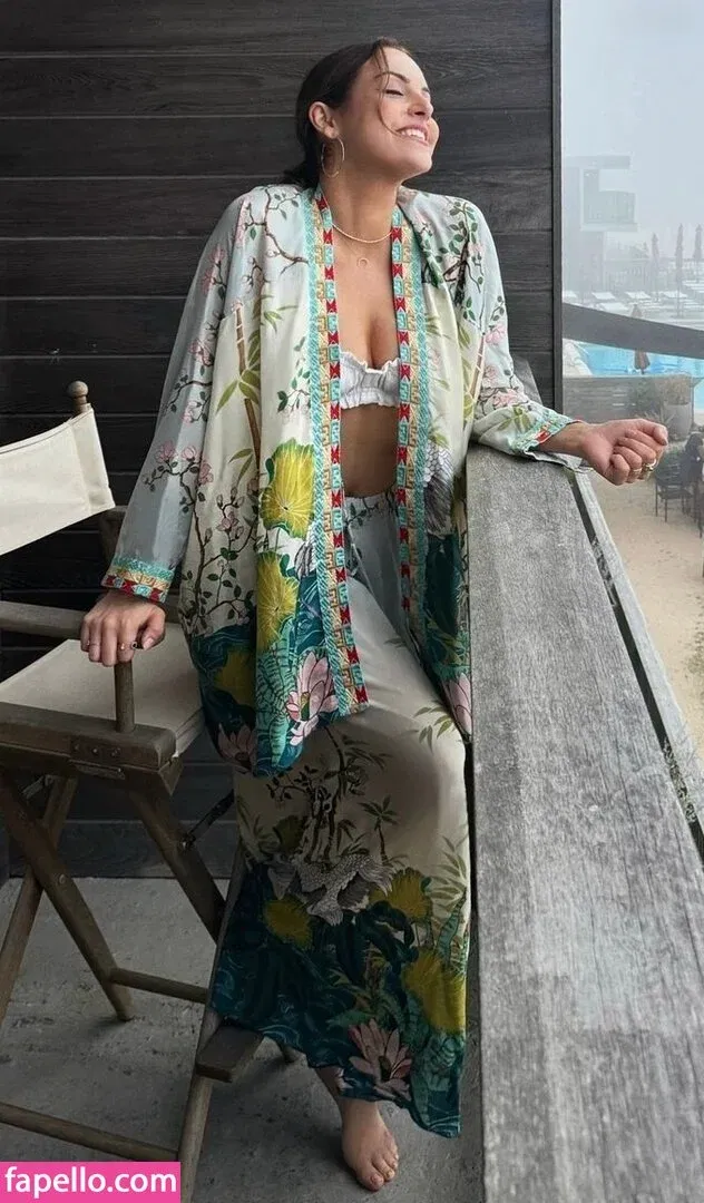 Elizabeth Gillies Onlyfans Photo Gallery 