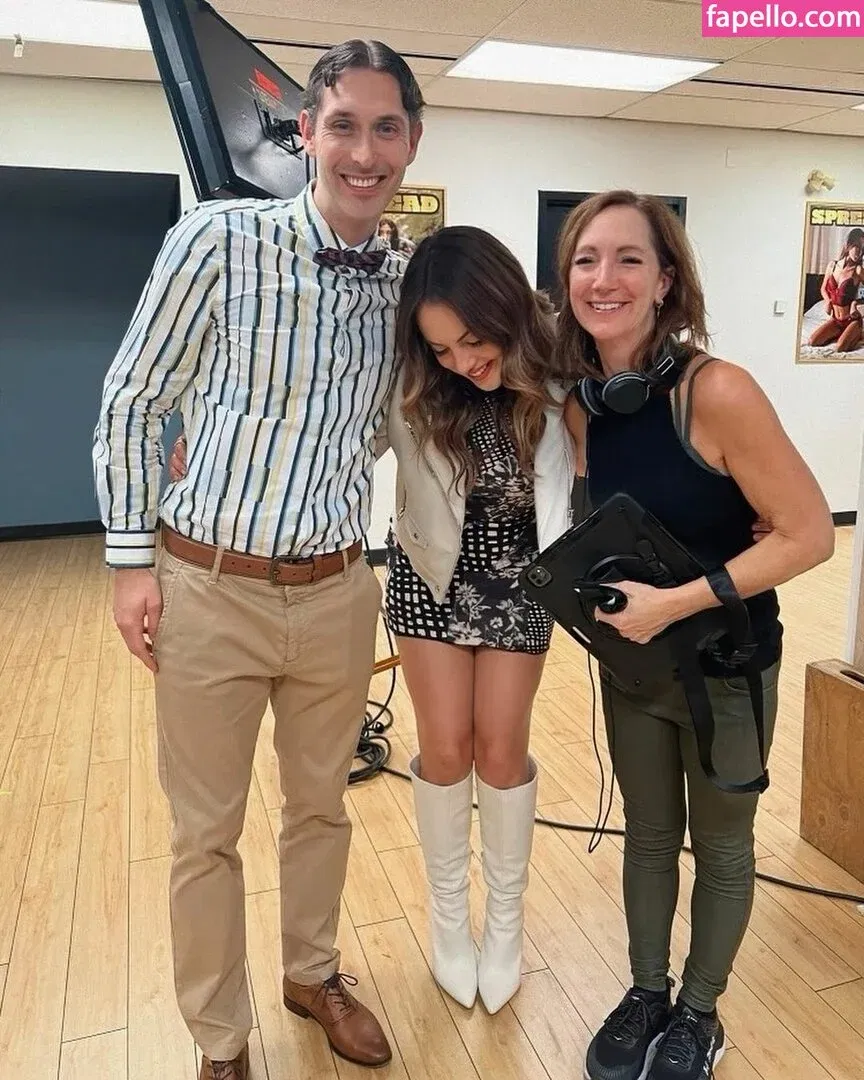 Elizabeth Gillies Onlyfans Photo Gallery 