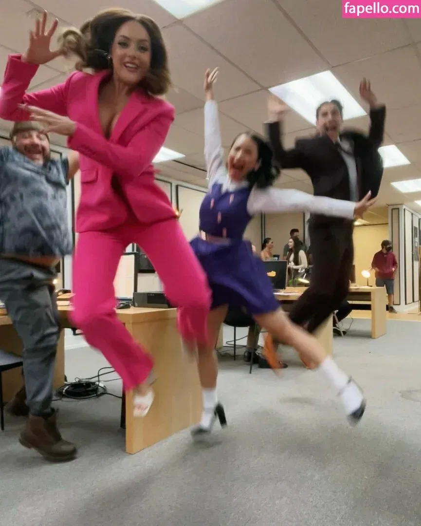 Elizabeth Gillies Onlyfans Photo Gallery 