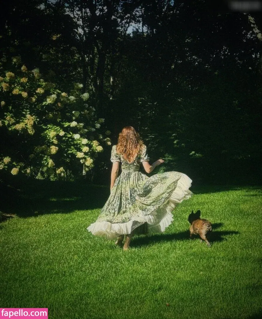 Elizabeth Gillies Onlyfans Photo Gallery 