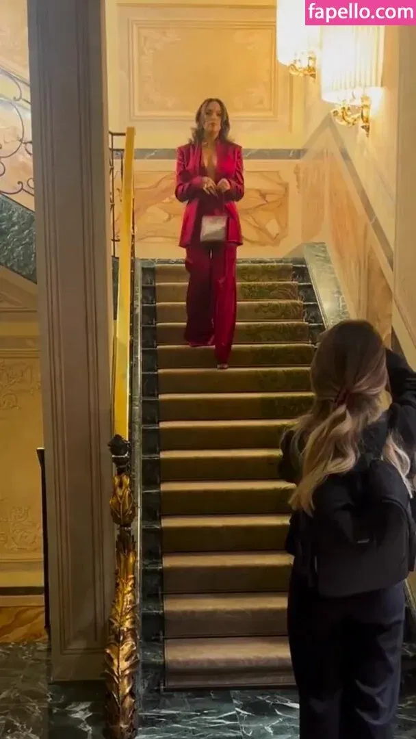 Elizabeth Gillies Onlyfans Photo Gallery 