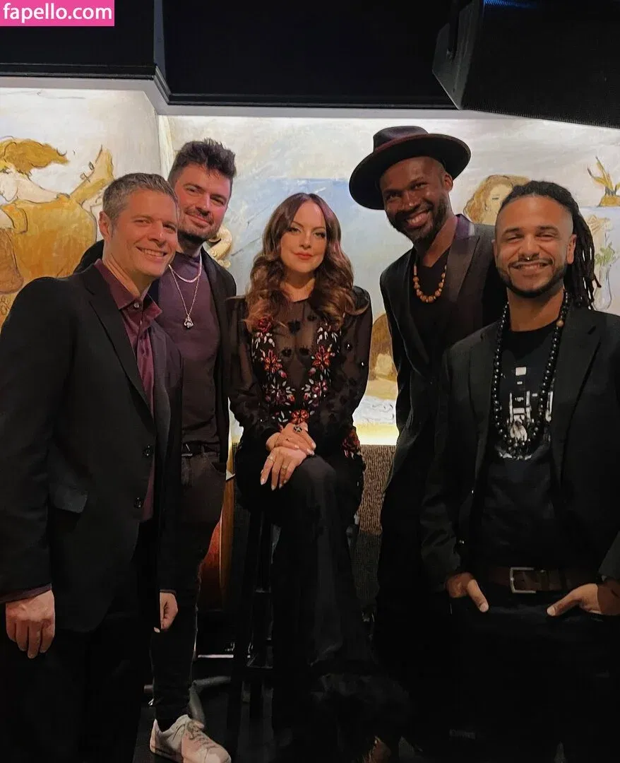 Elizabeth Gillies Onlyfans Photo Gallery 