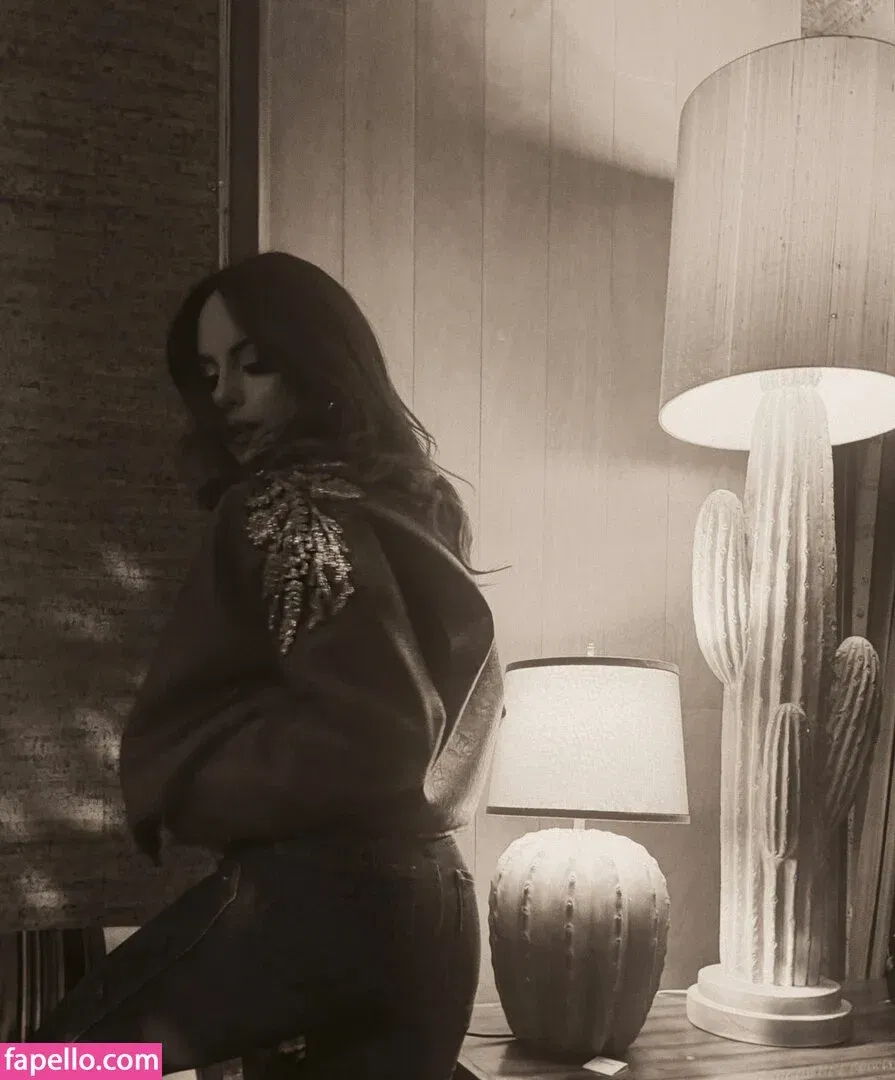 Elizabeth Gillies Onlyfans Photo Gallery 