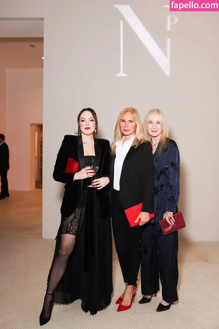 Elizabeth Gillies Onlyfans Photo Gallery 