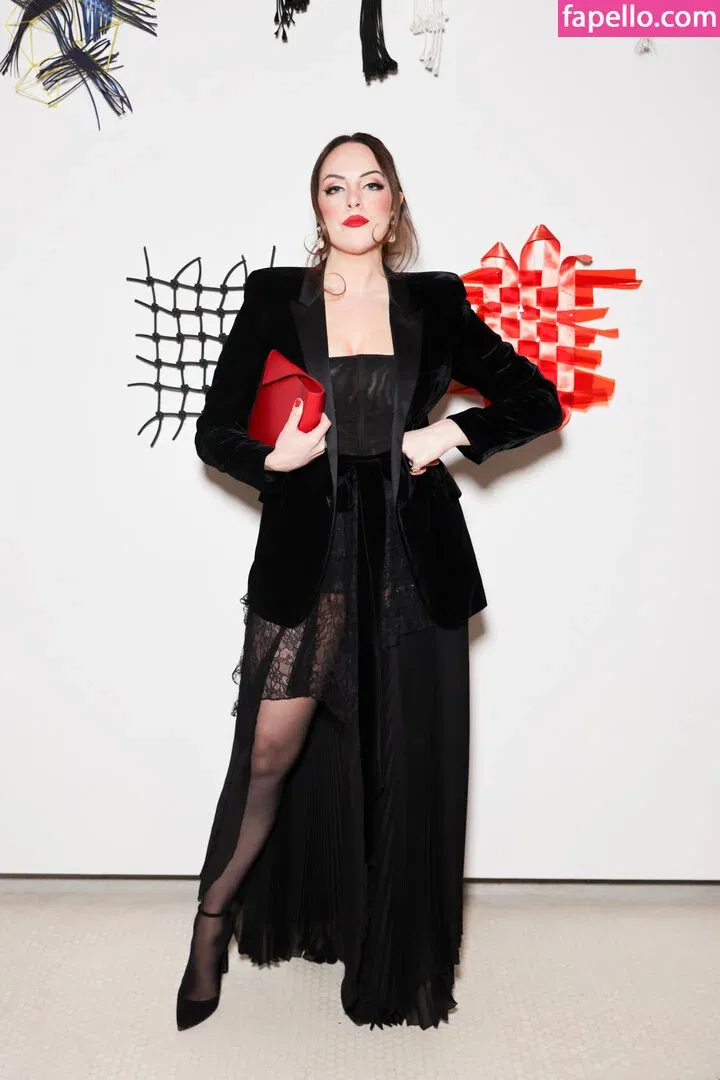 Elizabeth Gillies Onlyfans Photo Gallery 