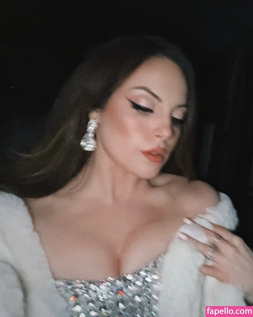 Elizabeth Gillies Onlyfans Photo Gallery 