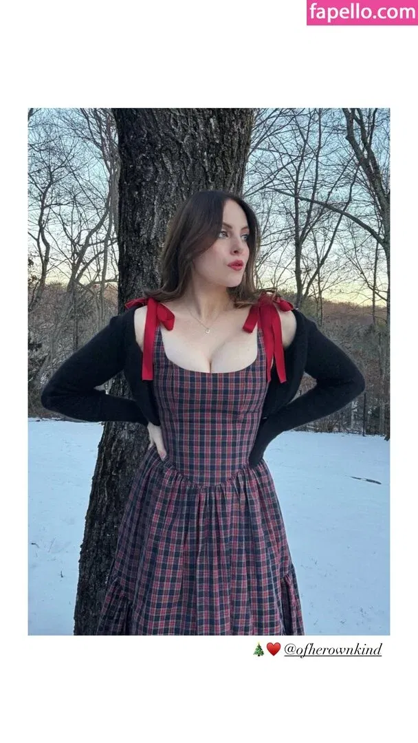 Elizabeth Gillies Onlyfans Photo Gallery 