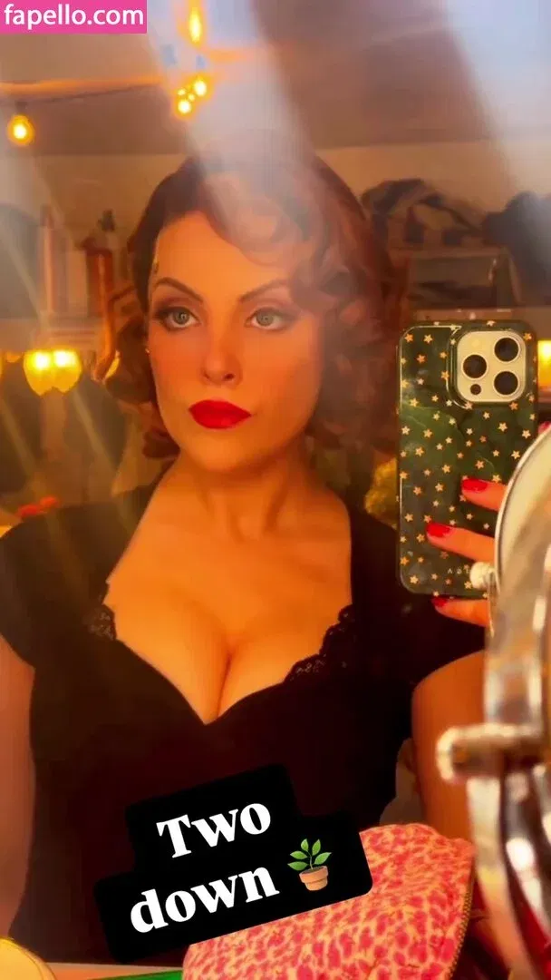 Elizabeth Gillies Onlyfans Photo Gallery 