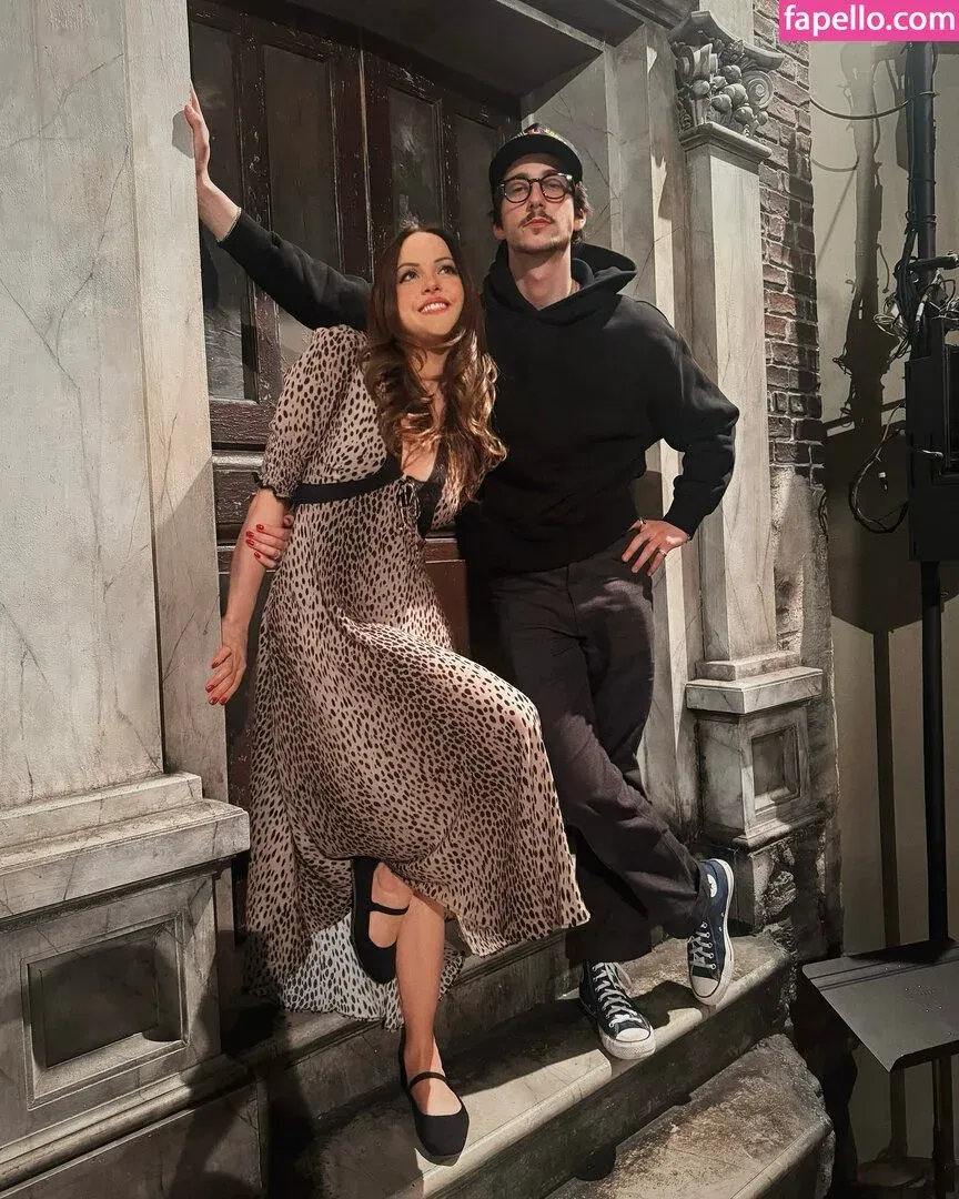 Elizabeth Gillies Onlyfans Photo Gallery 