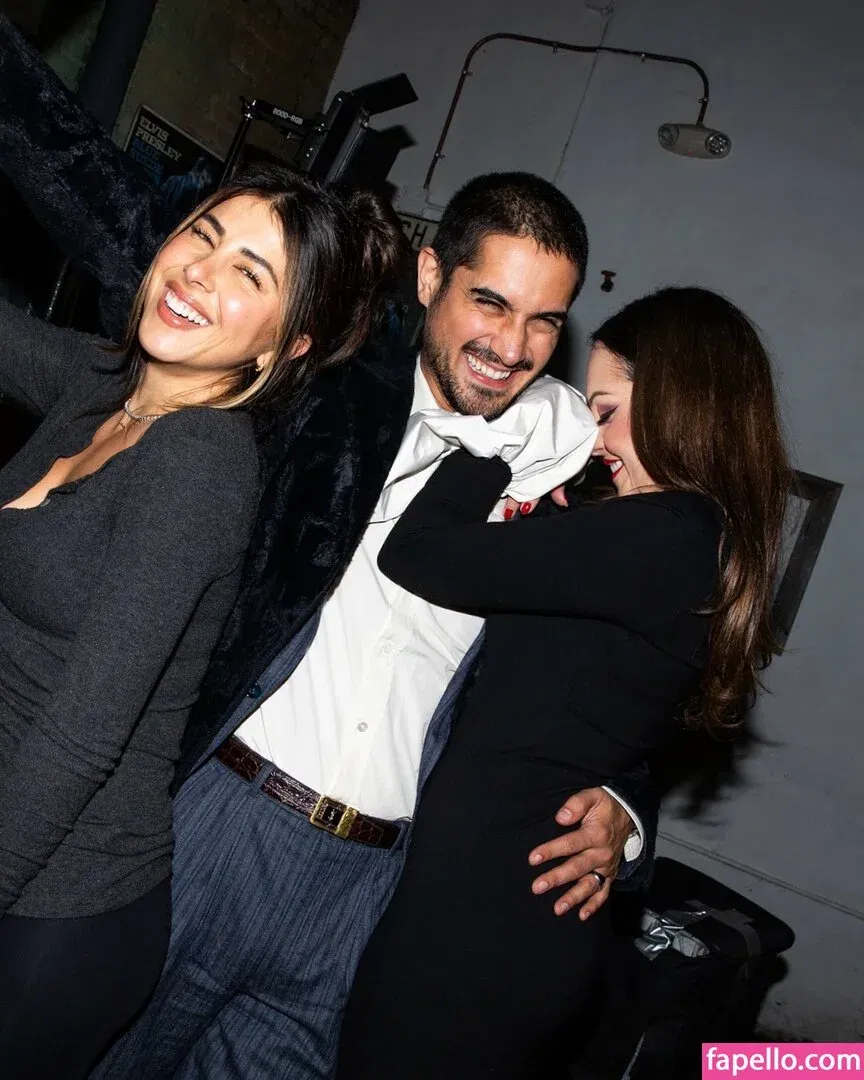 Elizabeth Gillies Onlyfans Photo Gallery 