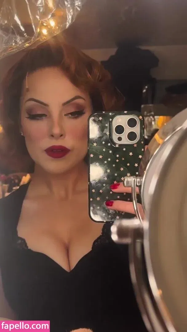 Elizabeth Gillies Onlyfans Photo Gallery 