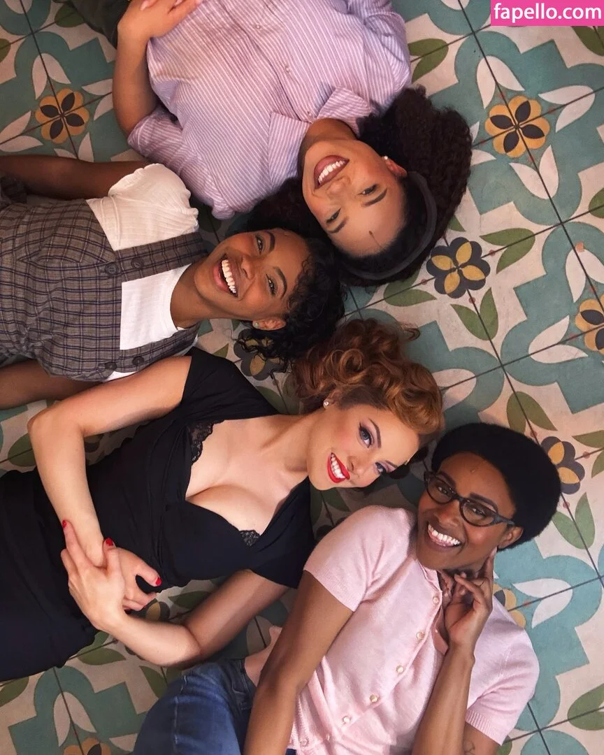 Elizabeth Gillies Onlyfans Photo Gallery 