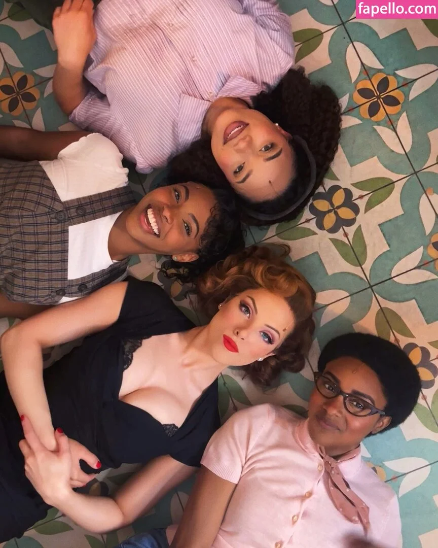 Elizabeth Gillies Onlyfans Photo Gallery 