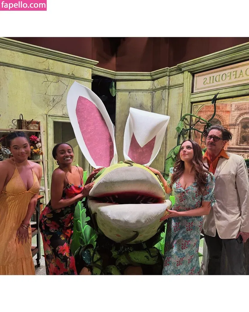 Elizabeth Gillies Onlyfans Photo Gallery 