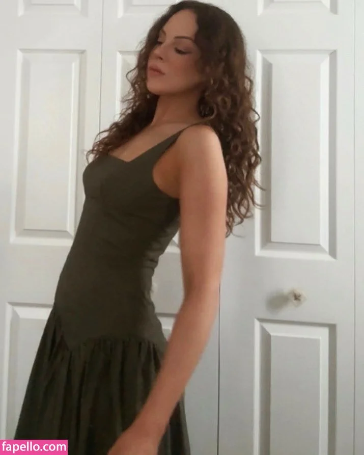 Elizabeth Gillies Onlyfans Photo Gallery 