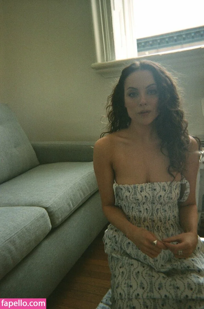 Elizabeth Gillies Onlyfans Photo Gallery 