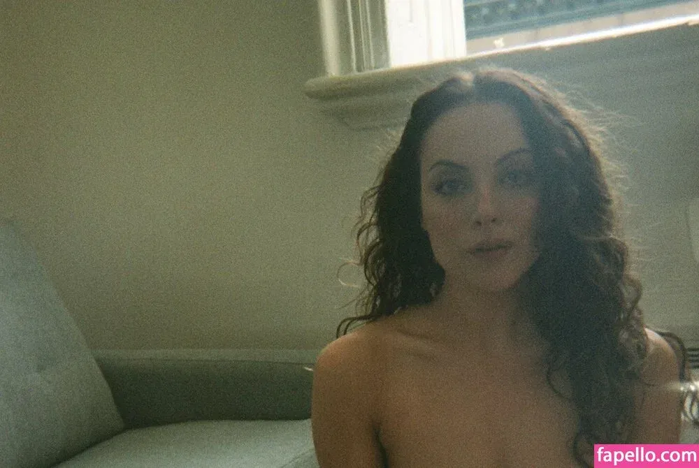 Elizabeth Gillies Onlyfans Photo Gallery 