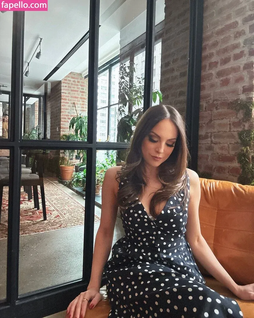 Elizabeth Gillies Onlyfans Photo Gallery 