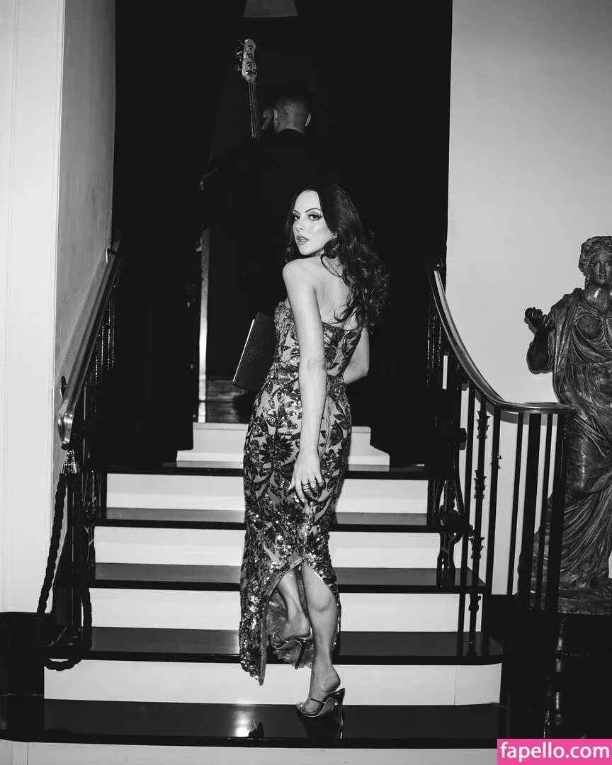 Elizabeth Gillies Onlyfans Photo Gallery 