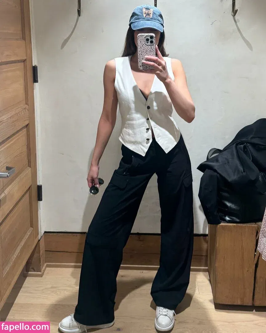 Elizabeth Gillies Onlyfans Photo Gallery 