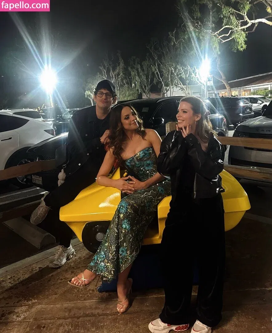 Elizabeth Gillies Onlyfans Photo Gallery 