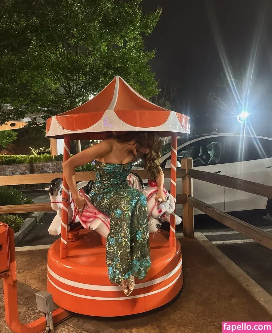 Elizabeth Gillies Onlyfans Photo Gallery 