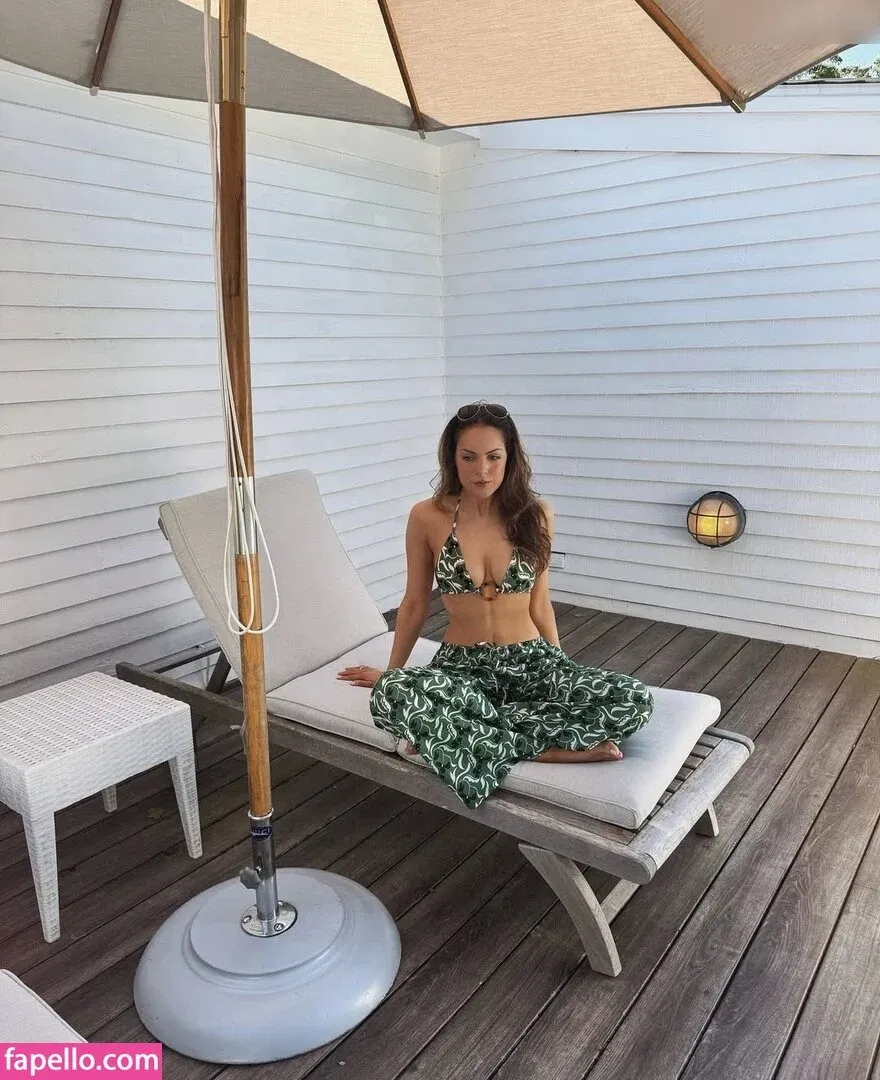 Elizabeth Gillies Onlyfans Photo Gallery 