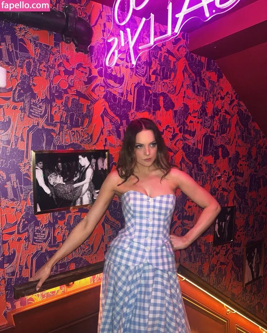 Elizabeth Gillies Onlyfans Photo Gallery 