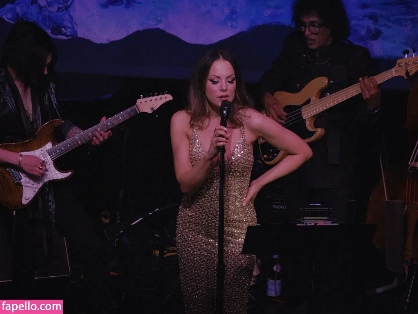 Elizabeth Gillies Onlyfans Photo Gallery 