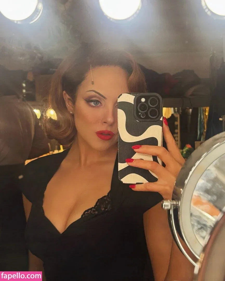 Elizabeth Gillies Onlyfans Photo Gallery 