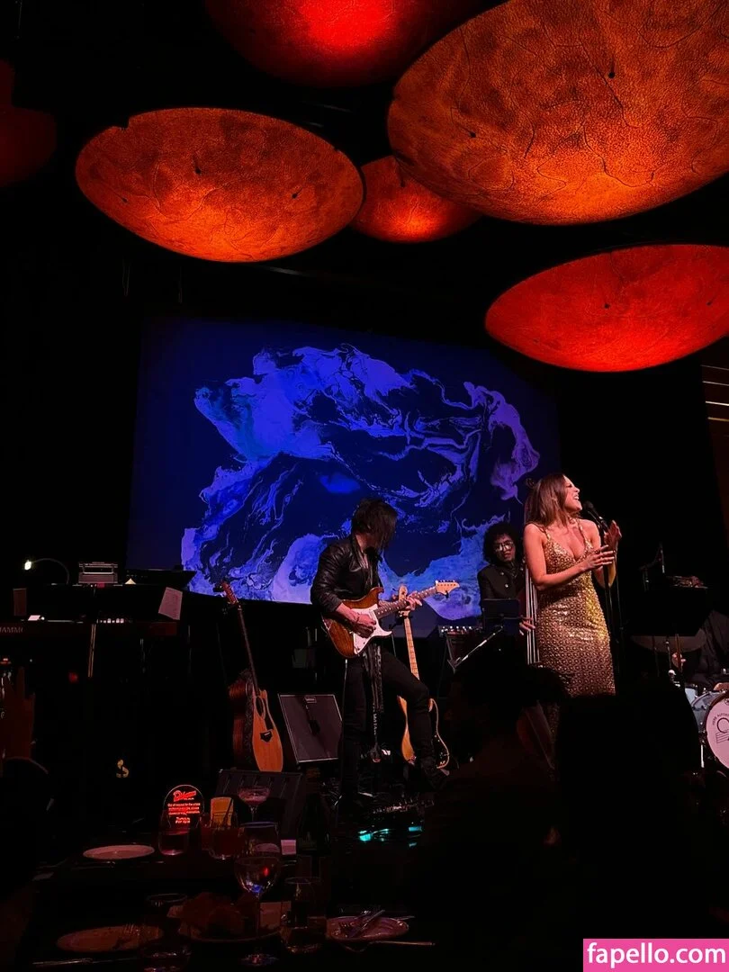 Elizabeth Gillies Onlyfans Photo Gallery 