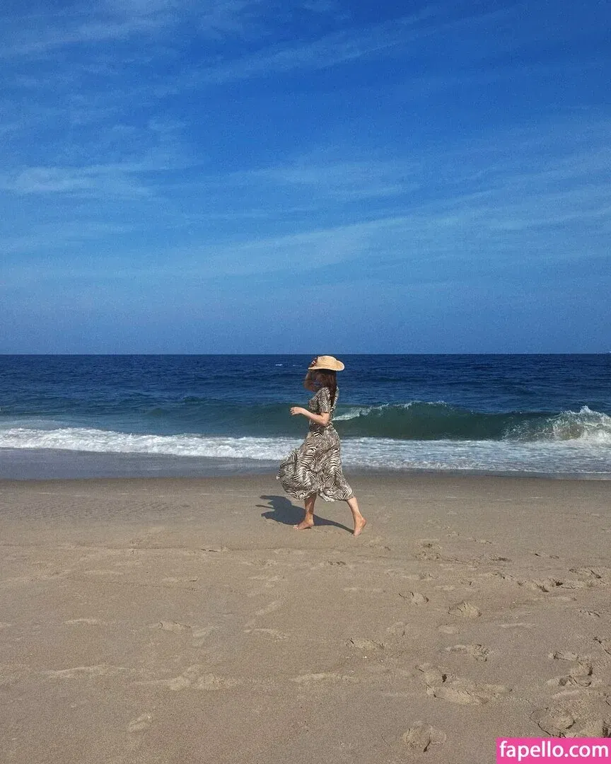 Elizabeth Gillies Onlyfans Photo Gallery 