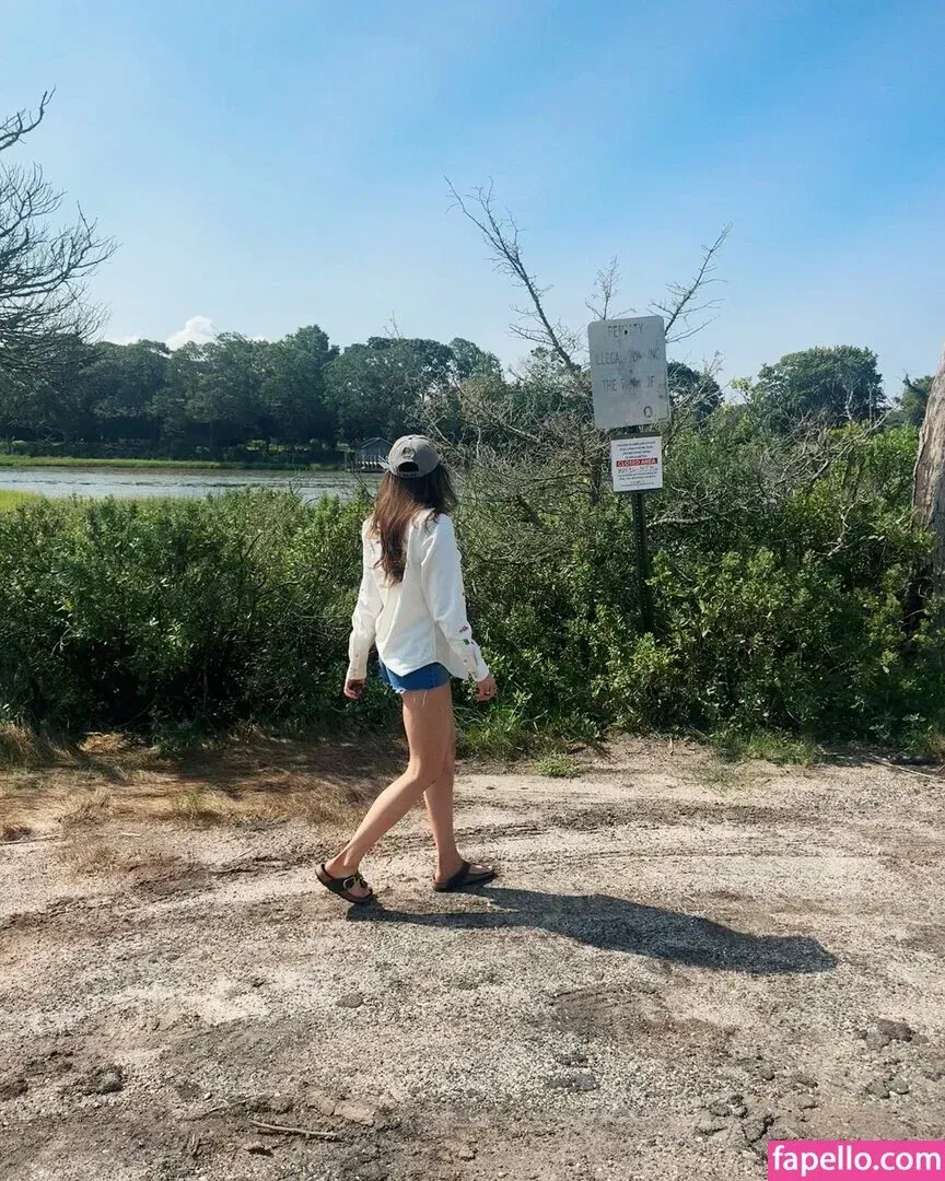 Elizabeth Gillies Onlyfans Photo Gallery 