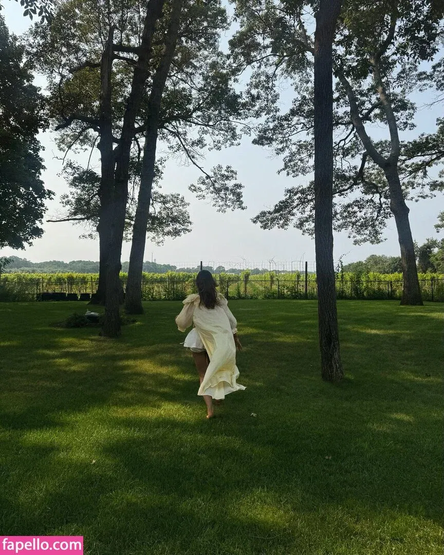 Elizabeth Gillies Onlyfans Photo Gallery 