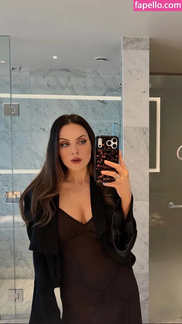 Elizabeth Gillies Onlyfans Photo Gallery 