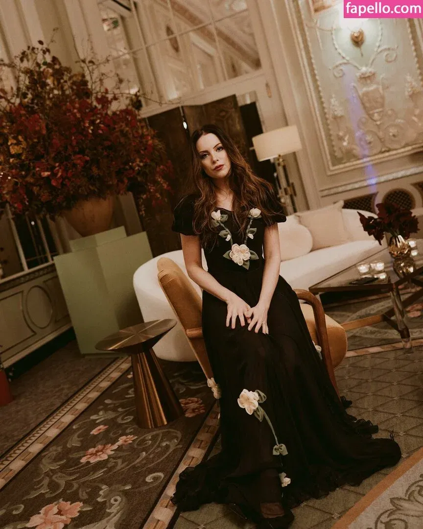 Elizabeth Gillies Onlyfans Photo Gallery 