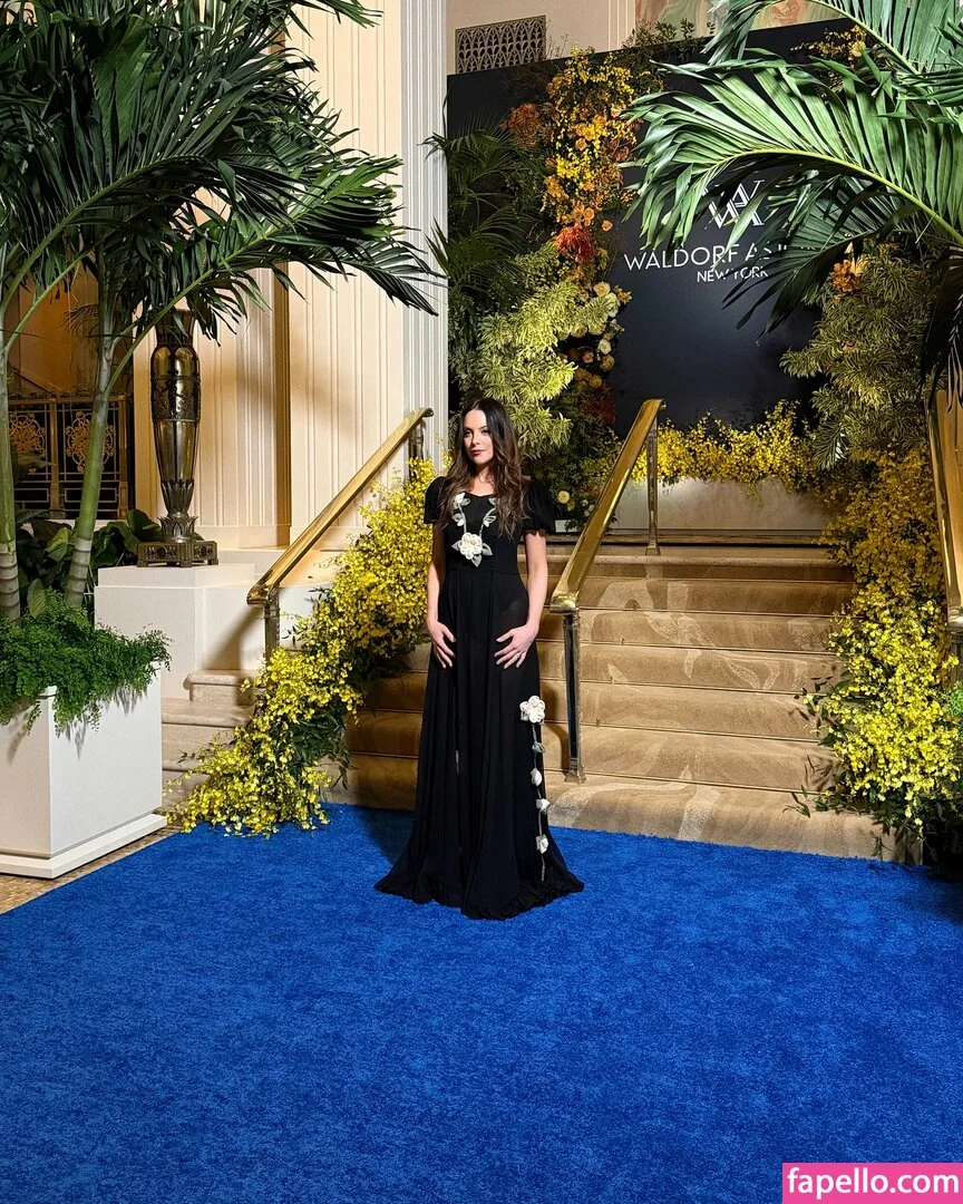 Elizabeth Gillies Onlyfans Photo Gallery 