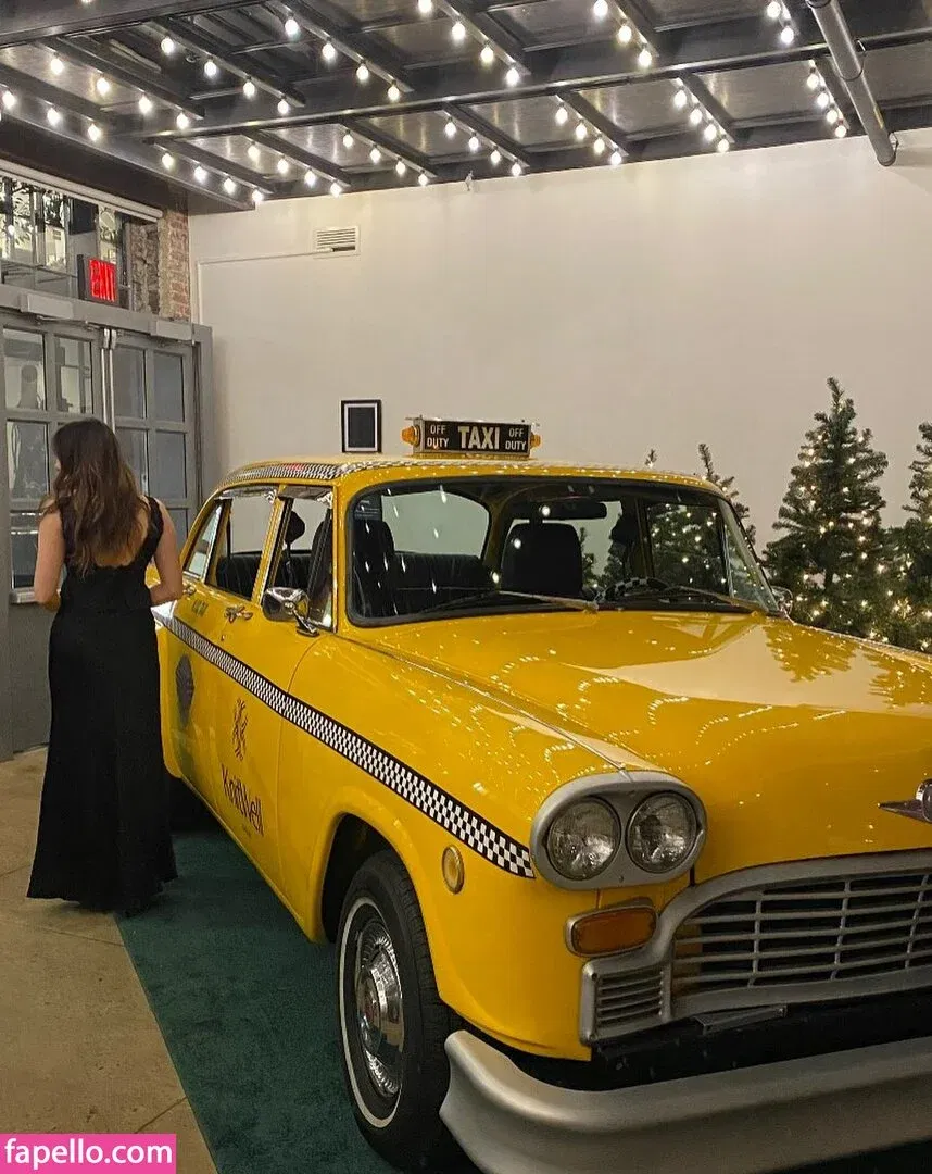 Elizabeth Gillies Onlyfans Photo Gallery 