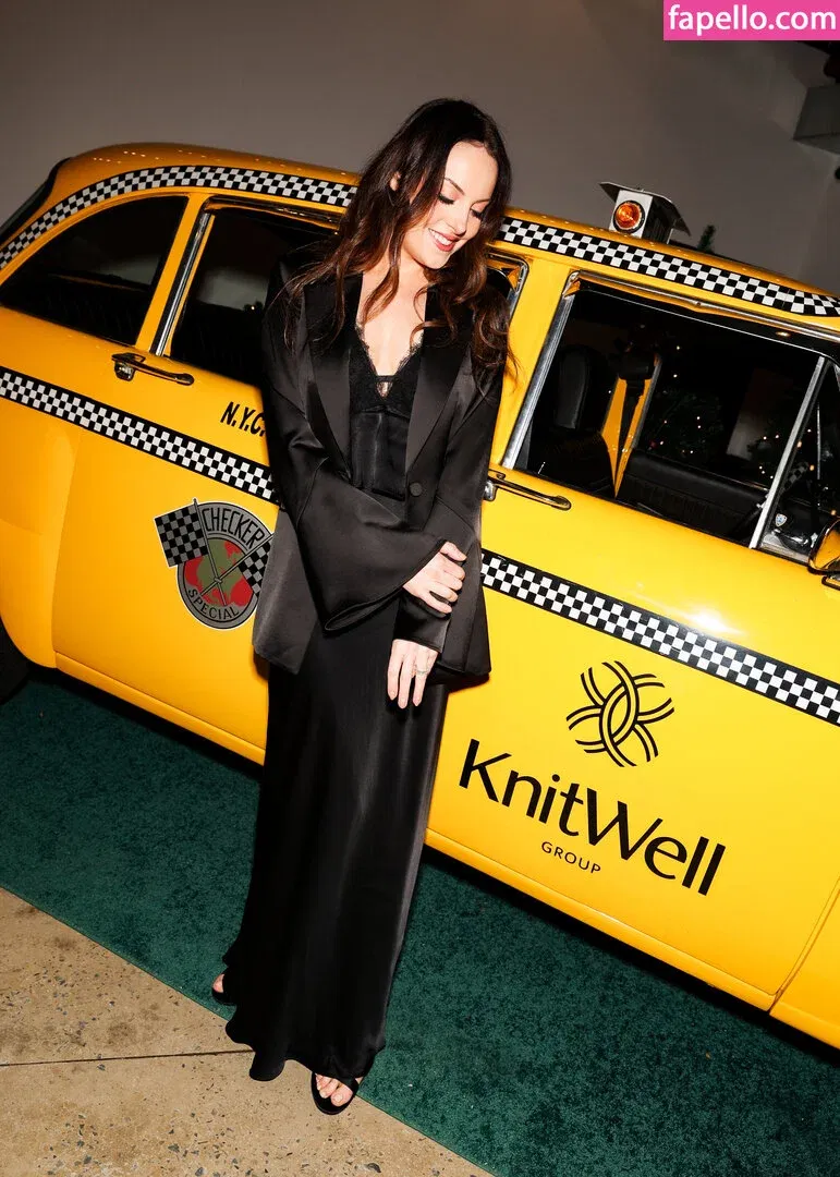 Elizabeth Gillies Onlyfans Photo Gallery 