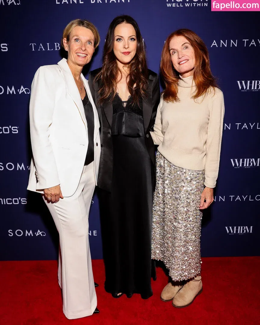 Elizabeth Gillies Onlyfans Photo Gallery 