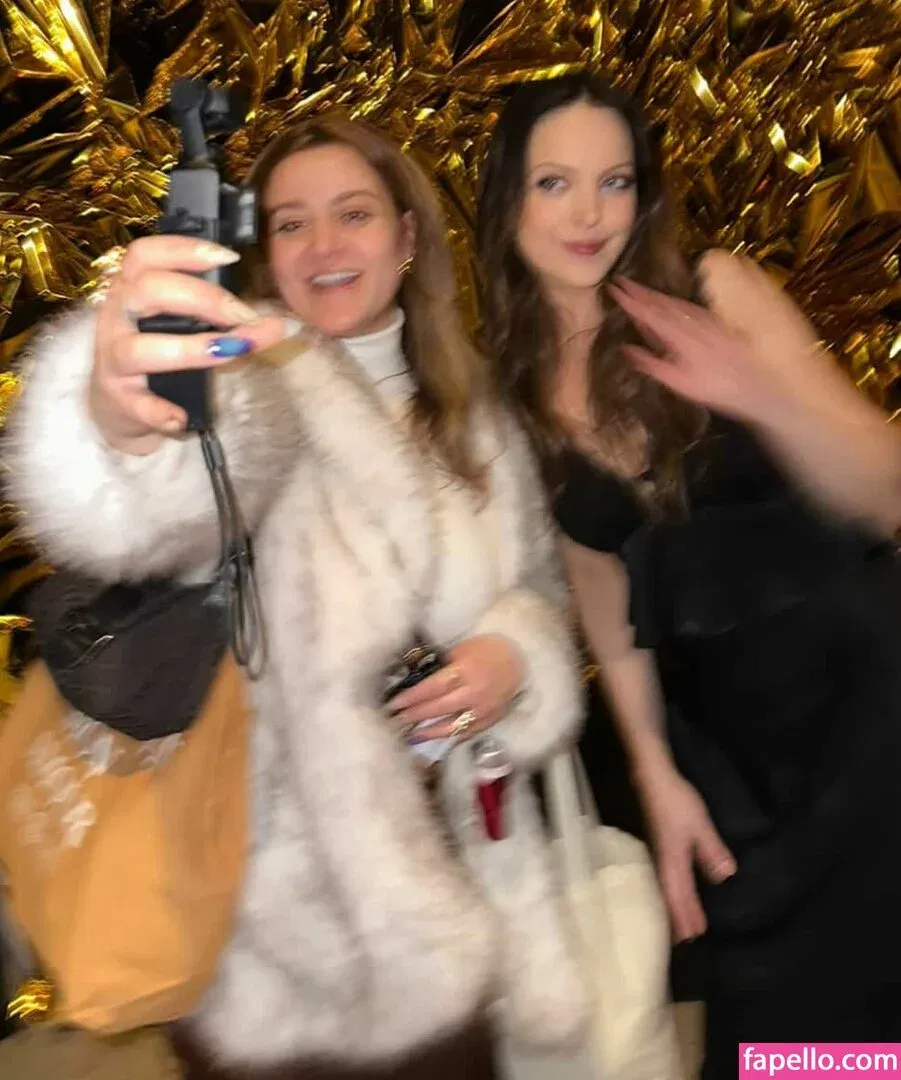 Elizabeth Gillies Onlyfans Photo Gallery 