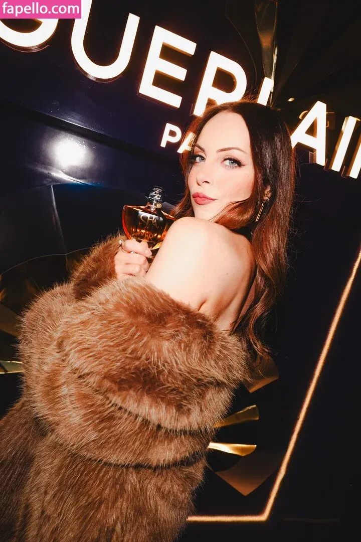 Elizabeth Gillies Onlyfans Photo Gallery 