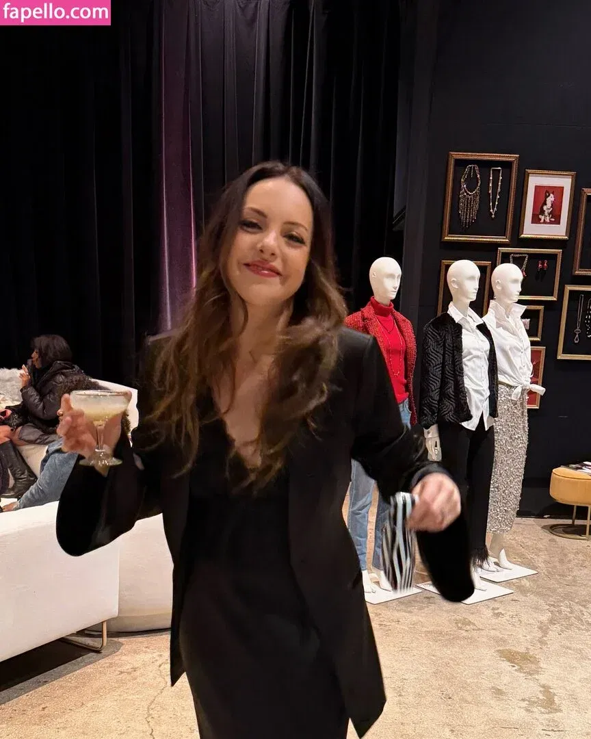 Elizabeth Gillies Onlyfans Photo Gallery 