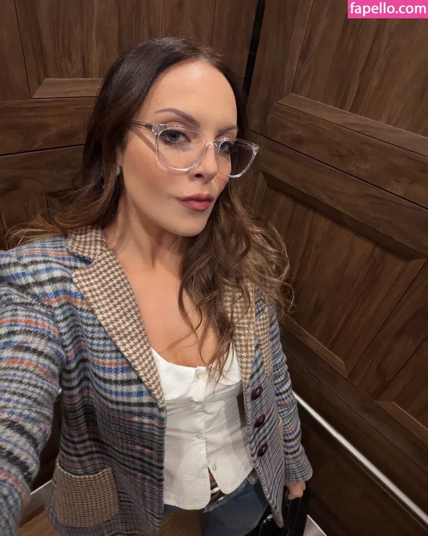 Elizabeth Gillies Onlyfans Photo Gallery 