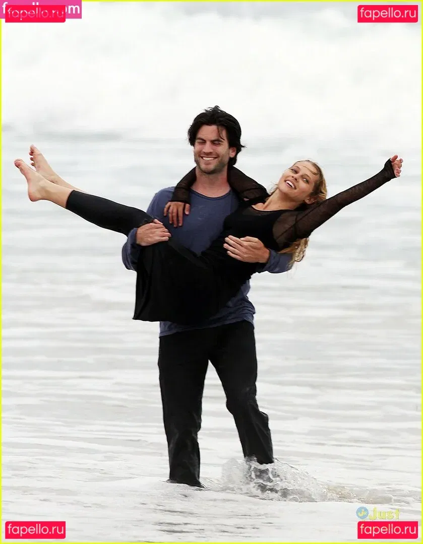 Teresa Palmer Onlyfans Photo Gallery 