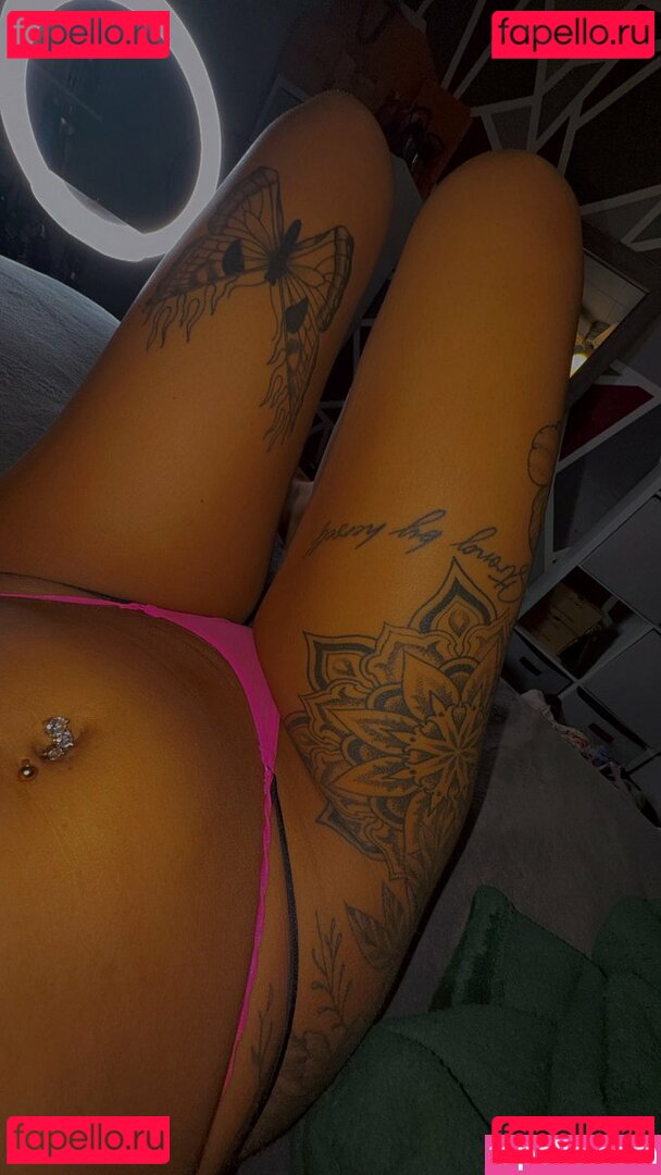 Ronika Eskins Nude Onlyfans Photo 26